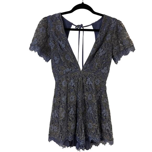 ASTR The Label Blue & Gray Lace Tie Back Romper Size Small - Picture 1 of 10